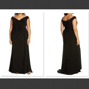 NEW La Femme Jersey Ruched Trumpet Gown Black Plus Size 24